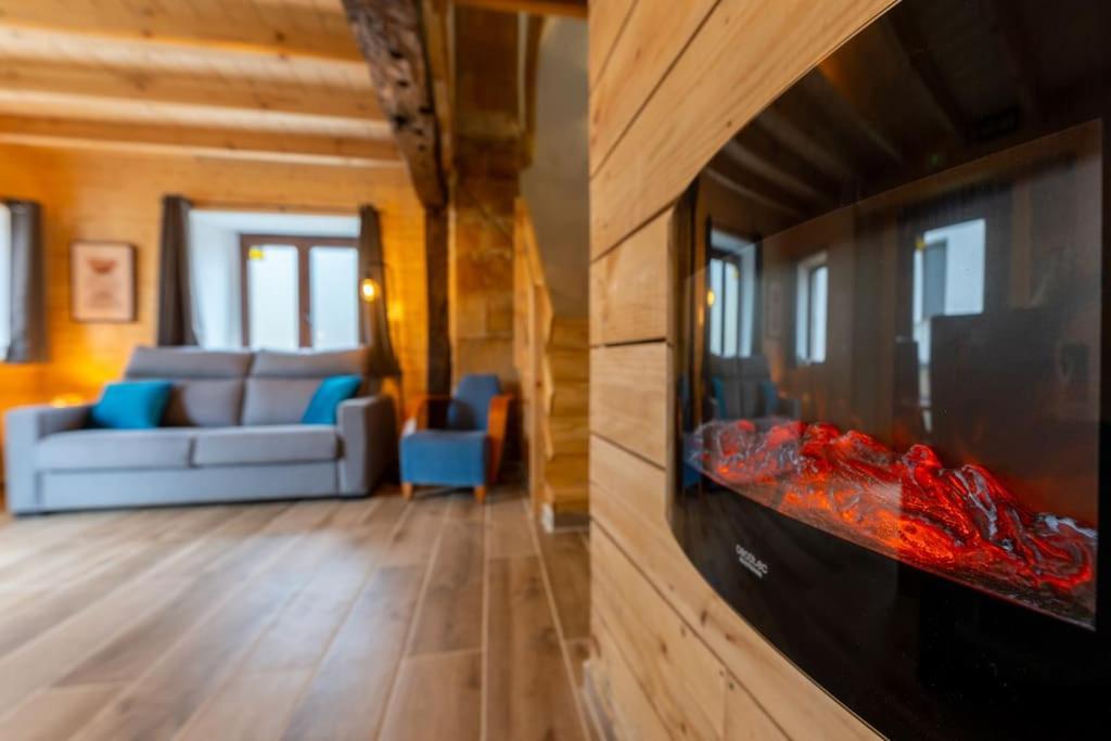 Singular By Urbanhosting